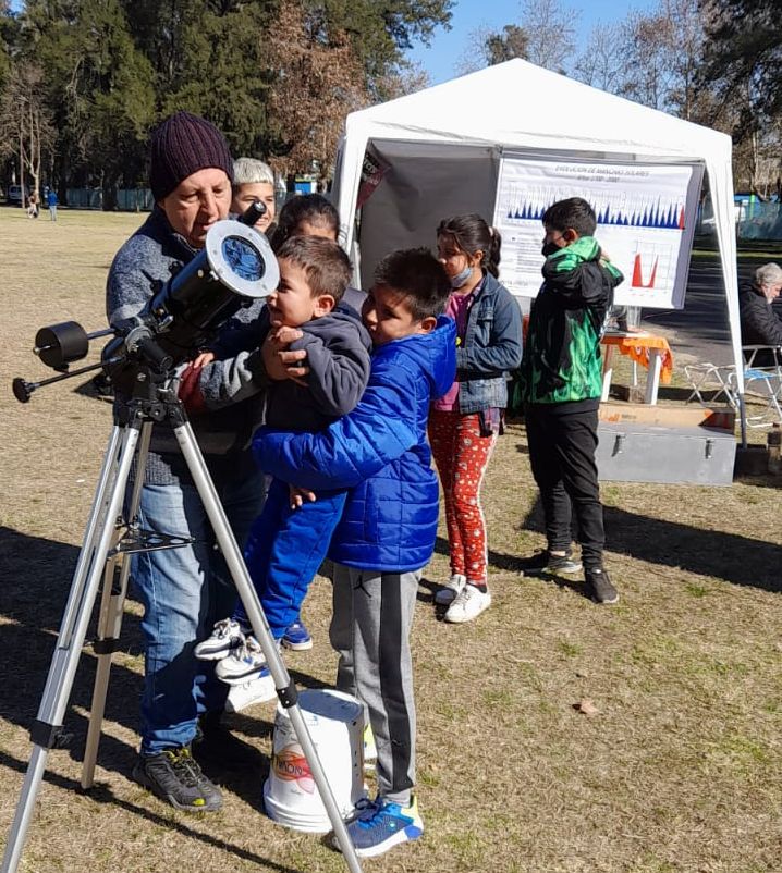 Observando manchas solares. Marcos Reyna